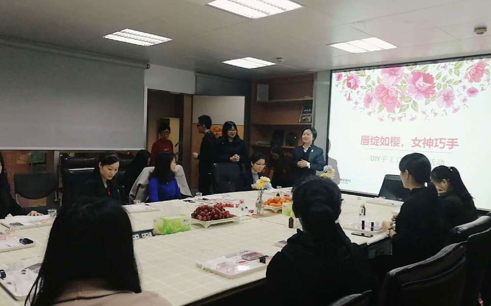 唇綻如櫻，女神巧手